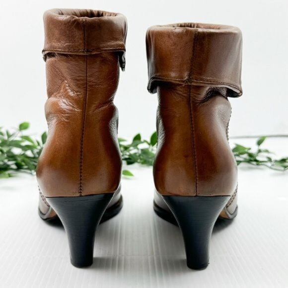 Frye Lisa Women's Foldover Short Boot Brown Leather Heeled Booties 7.5 - Picture 6 of 14